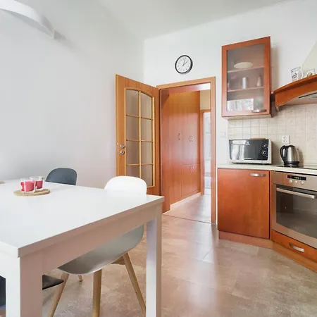 Grand Pupp With Jacuzzi And Netflix By Rentez Apartamento *